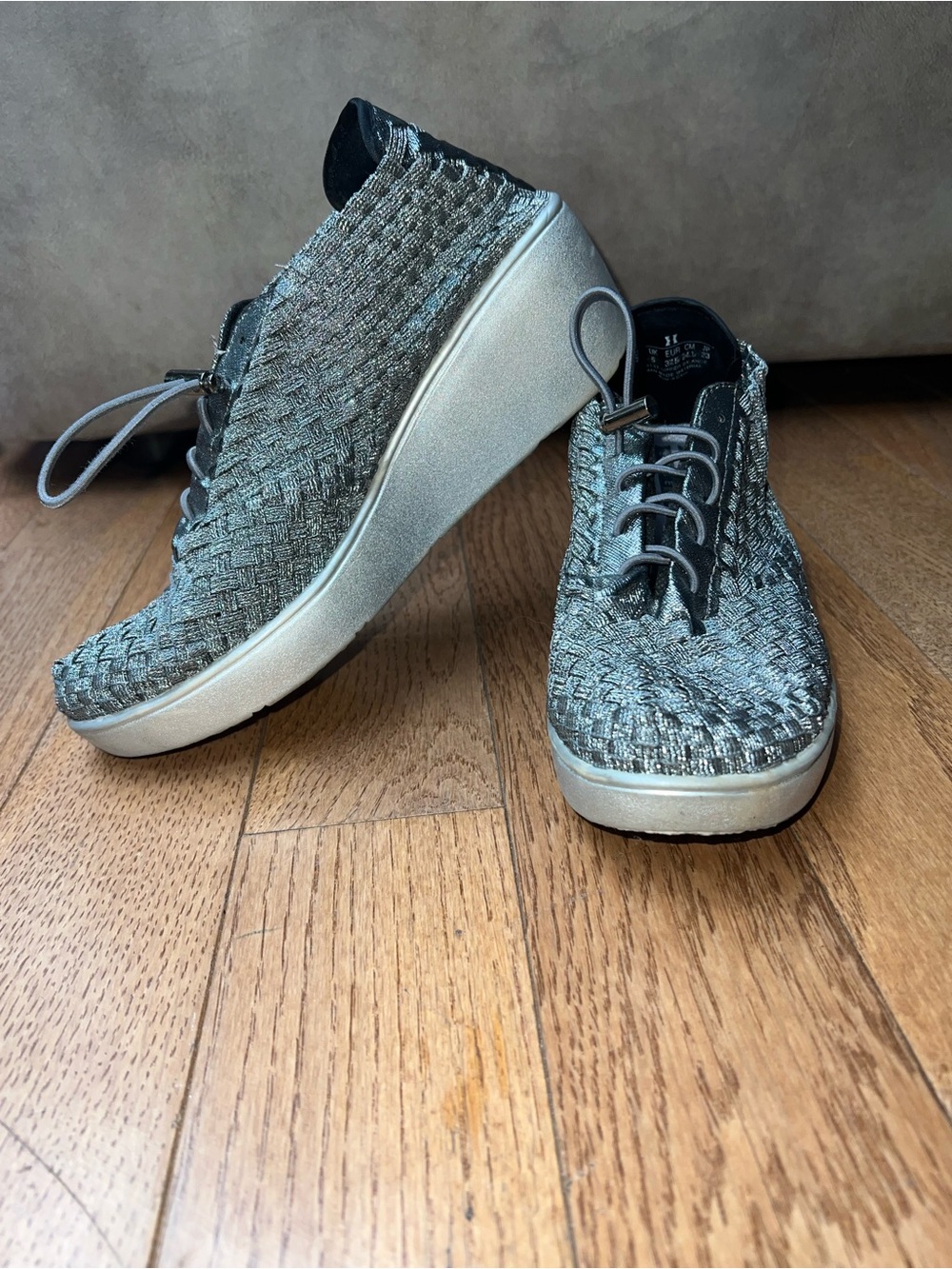 Heal Woven Slip-On Platform Sneakers in Silver Gray Size 7